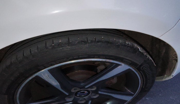 2015 Volvo V 40 D3 R design, Diesel, Automatic, 1,09,698 km, tyre