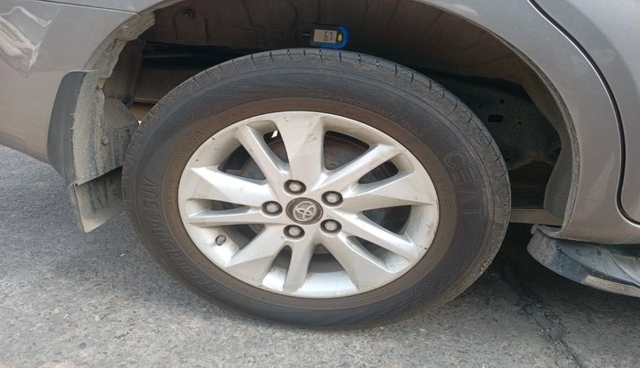 2018 Toyota Innova Crysta 2.4 GX 7 STR, Diesel, Manual, 64,032 km, tyre