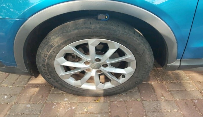 2016 Audi Q3 35 TDI Quattro, Diesel, Automatic, 1,40,664 km, tyre