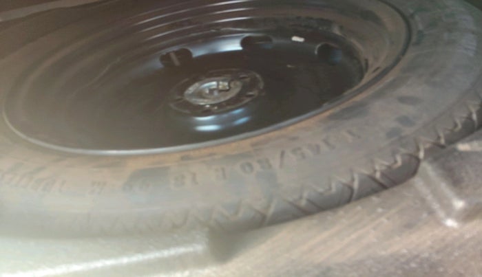 2016 Audi Q3 35 TDI Quattro, Diesel, Automatic, 1,40,664 km, tyre