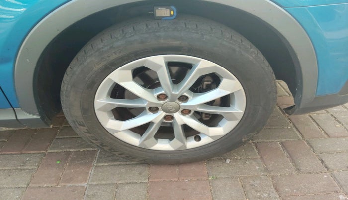 2016 Audi Q3 35 TDI Quattro, Diesel, Automatic, 1,40,664 km, tyre