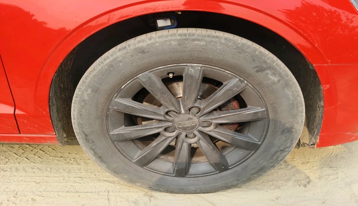 2015 Audi A3 35 TDI LIMOUSINE, Diesel, Manual, 2,19,578 km, tyre