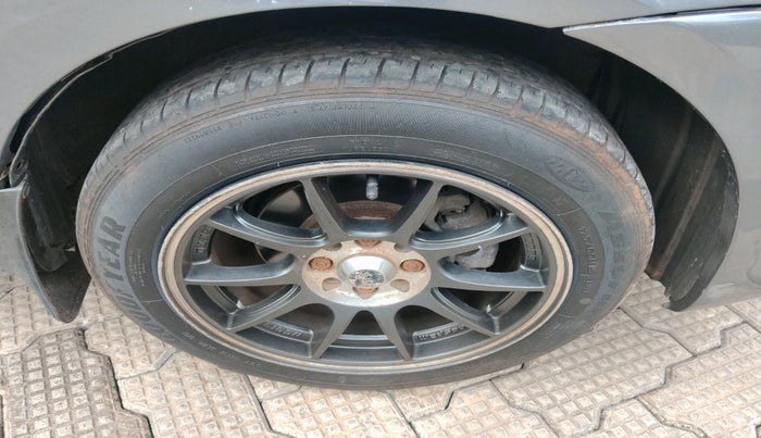 2013 Toyota Etios Liva GD, Diesel, Manual, 1,20,525 km, tyre