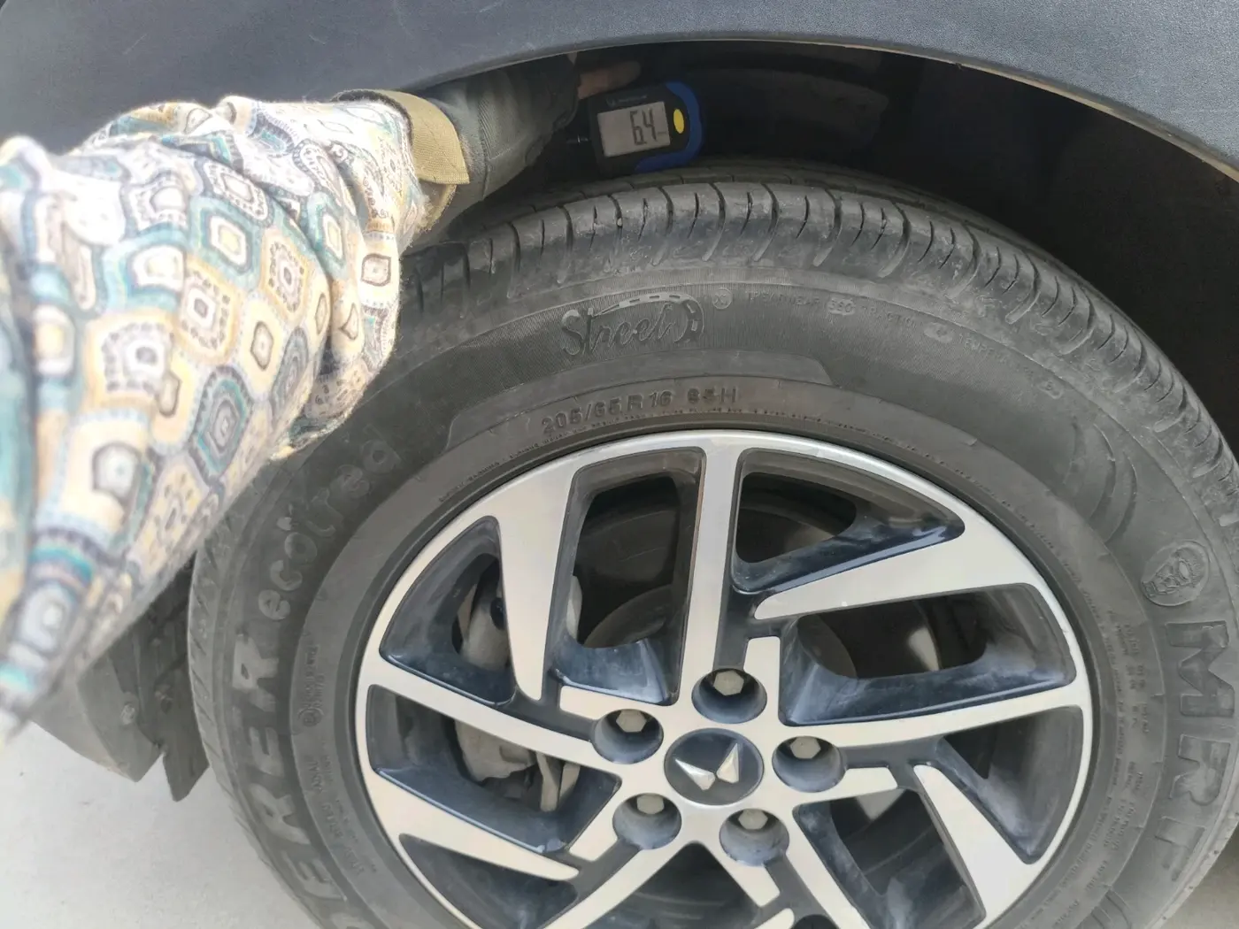 2024 Mahindra XUV 3XO AX5L 1.2 TGDi AT, Petrol, Automatic, 15,947 km, tyre