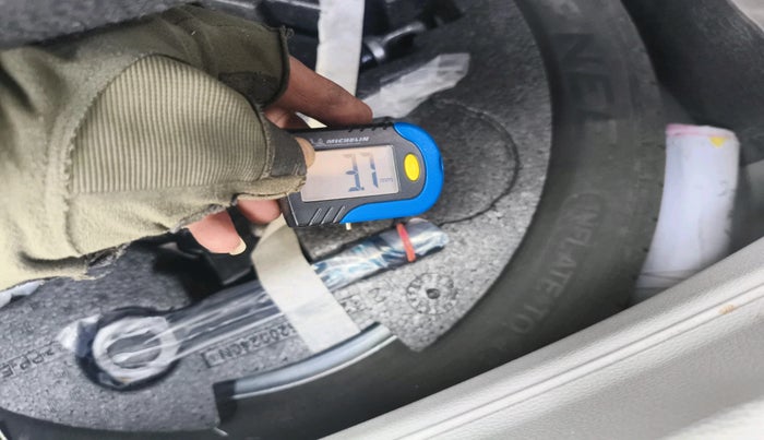 2024 Mahindra XUV 3XO AX5L 1.2 TGDi AT, Petrol, Automatic, 15,947 km, tyre