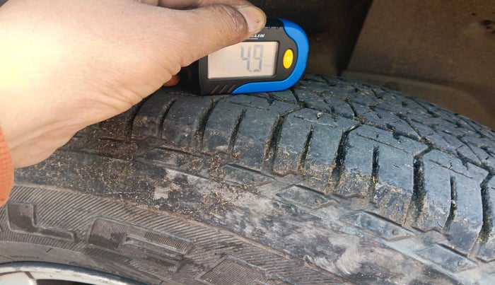 2013 Mahindra XUV500 W8, Diesel, Manual, 1,52,567 km, tyre