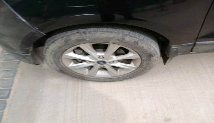 2019 Ford Ecosport TITANIUM 1.5L PETROL, Petrol, Manual, 1,22,533 km, tyre