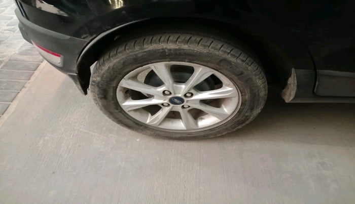 2019 Ford Ecosport TITANIUM 1.5L PETROL, Petrol, Manual, 1,22,533 km, tyre