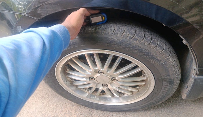 2010 Maruti Swift VXI, Petrol, Manual, 93,124 km, tyre