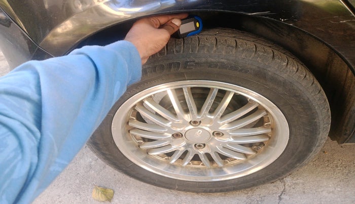 2010 Maruti Swift VXI, Petrol, Manual, 93,124 km, tyre