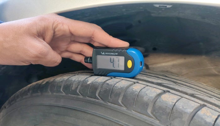 2015 Maruti Swift VXI, Petrol, Manual, 70,000 km, tyre