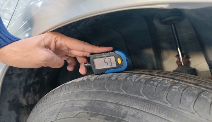 2015 Maruti Swift VXI, Petrol, Manual, 70,000 km, tyre