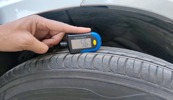 2015 Maruti Swift VXI, Petrol, Manual, 70,000 km, tyre