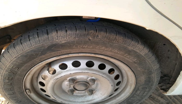 2013 Honda Amaze 1.2L I-VTEC E, Petrol, Manual, 1,50,556 km, tyre