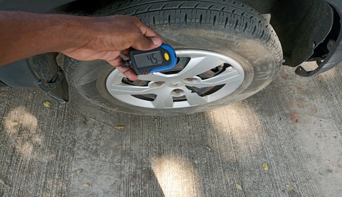 2017 Renault Kwid RXT 1.0, Petrol, Manual, 48,240 km, tyre