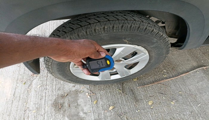 2017 Renault Kwid RXT 1.0, Petrol, Manual, 48,240 km, tyre