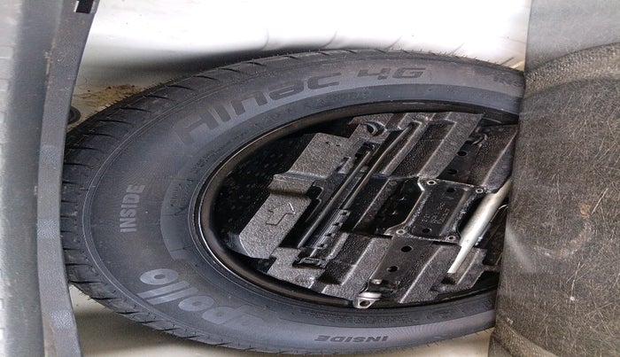 2022 Skoda Octavia STYLE 2.0, Petrol, Automatic, 38,477 km, tyre