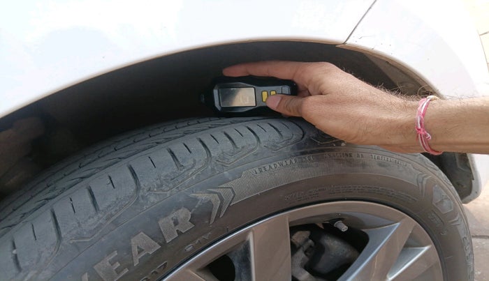 2022 Skoda Octavia STYLE 2.0, Petrol, Automatic, 38,477 km, tyre