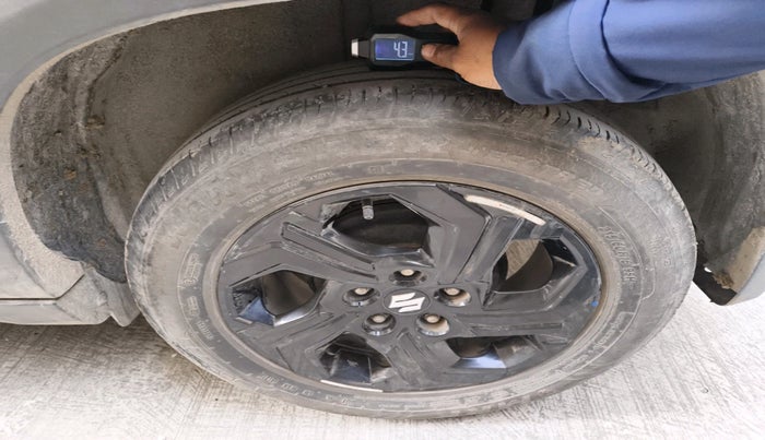 2022 Maruti BREZZA ZXI AT SMART HYBRID, Petrol, Automatic, 35,792 km, tyre