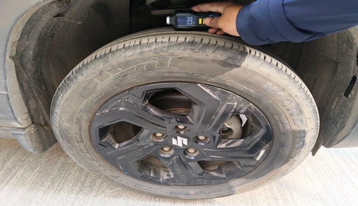 2022 Maruti BREZZA ZXI AT SMART HYBRID, Petrol, Automatic, 35,792 km, tyre