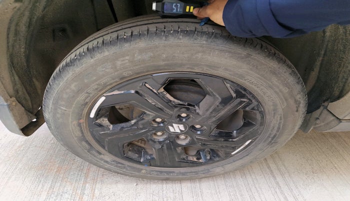 2022 Maruti BREZZA ZXI AT SMART HYBRID, Petrol, Automatic, 35,792 km, tyre