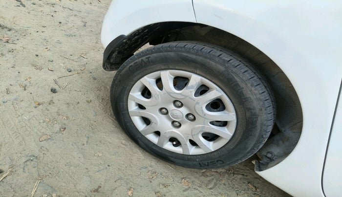 2011 Hyundai i20 MAGNA 1.2, Petrol, Manual, 32,885 km, tyre