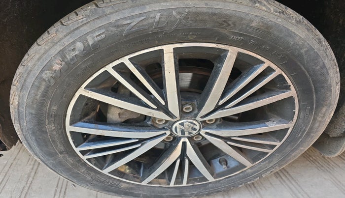 2016 Volkswagen Polo HIGHLINE1.2L, Petrol, Manual, 36,900 km, tyre