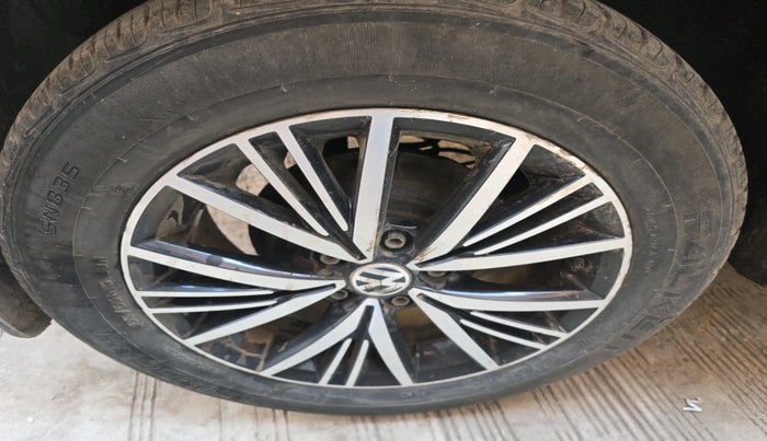 2016 Volkswagen Polo HIGHLINE1.2L, Petrol, Manual, 36,900 km, tyre