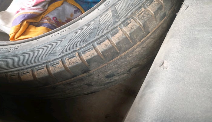 2011 Ford Figo TITANIUM 1.4 DIESEL, Diesel, Manual, 1,12,761 km, tyre