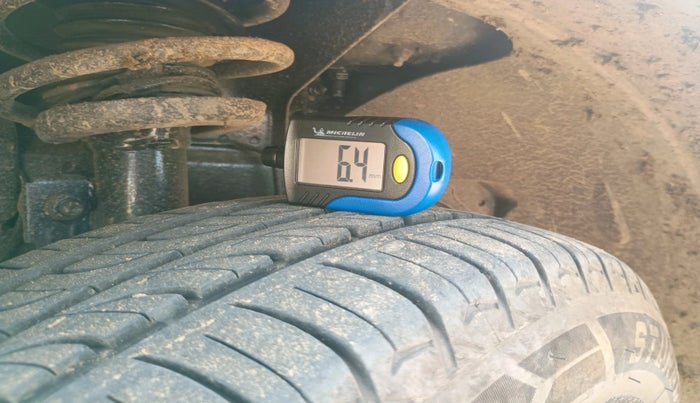 2011 Ford Figo TITANIUM 1.4 DIESEL, Diesel, Manual, 1,12,761 km, tyre