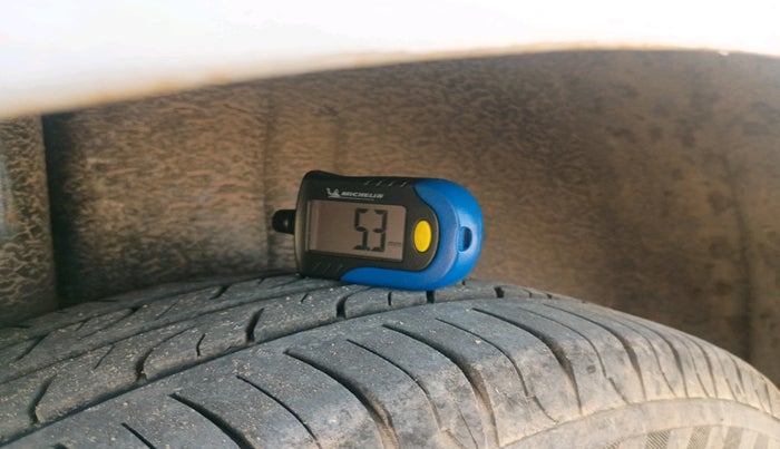 2011 Ford Figo TITANIUM 1.4 DIESEL, Diesel, Manual, 1,12,761 km, tyre