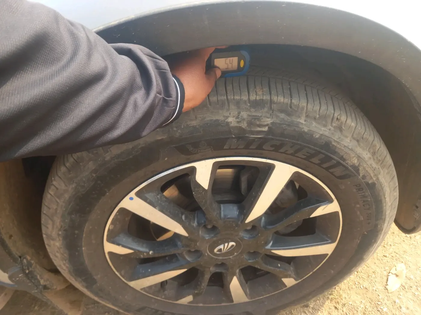 2019 Mahindra XUV500 W11 AT, Diesel, Automatic, 1,07,557 km, tyre