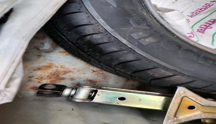 2011 Hyundai Santro Xing GL, Petrol, Manual, 91,917 km, tyre