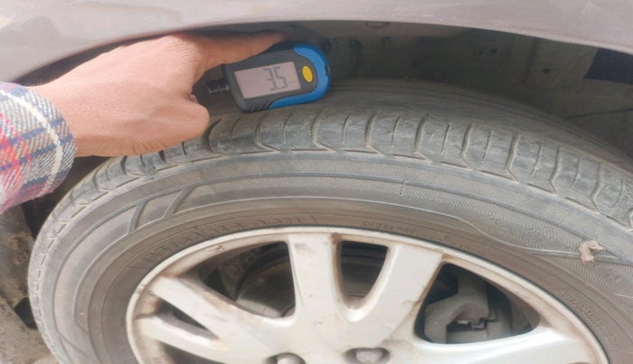 2014 Honda Brio VX MT, Petrol, Manual, 99,571 km, tyre