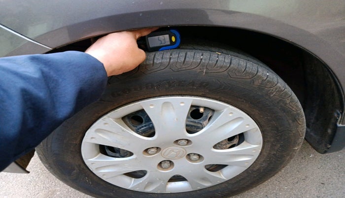 2013 Honda Brio S MT, Petrol, Manual, 53,899 km, tyre