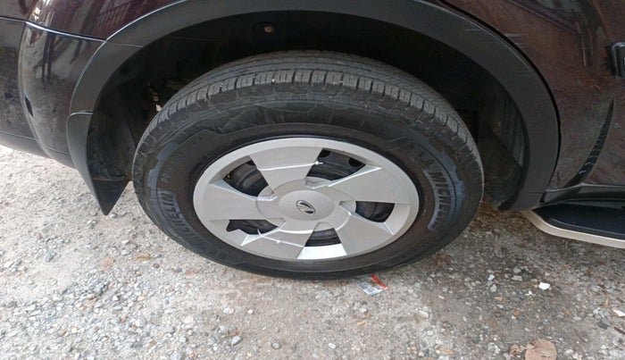 2017 Mahindra XUV500 W6, Diesel, Manual, 73,050 km, tyre