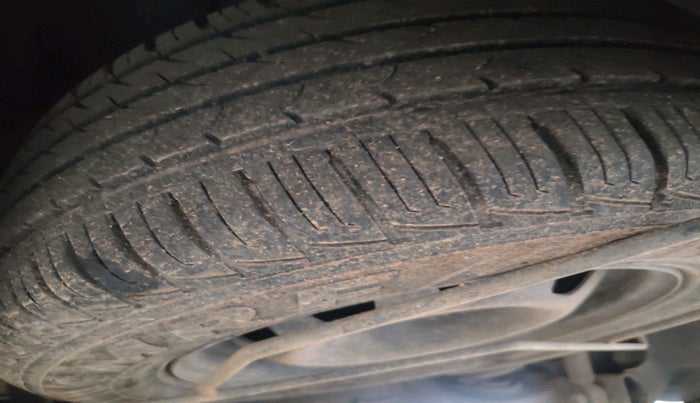 2017 Renault Duster RXS CVT, Petrol, Automatic, 90,481 km, tyre