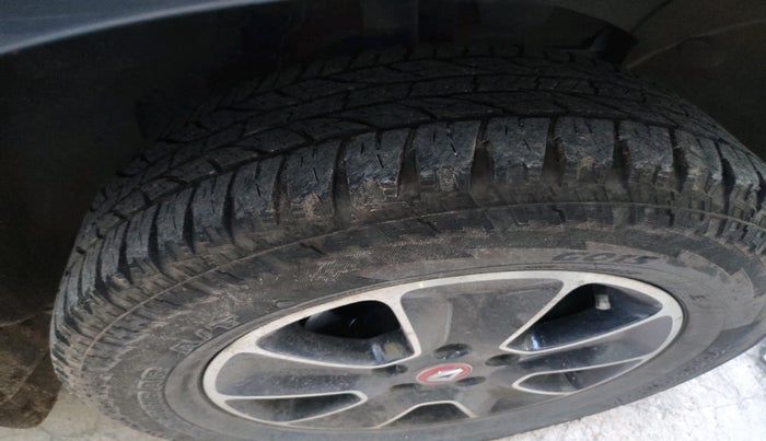 2017 Renault Duster RXS CVT, Petrol, Automatic, 90,481 km, tyre