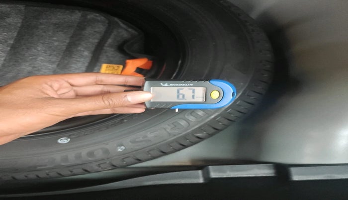 2025 Hyundai NEW I20 SPORTZ 1.2 MT, Petrol, Manual, 690 km, tyre