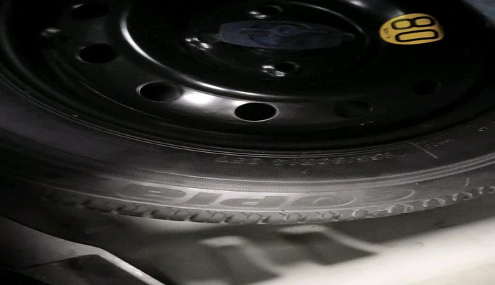 2018 Maruti Swift ZXI AMT, Petrol, Automatic, 54,723 km, tyre