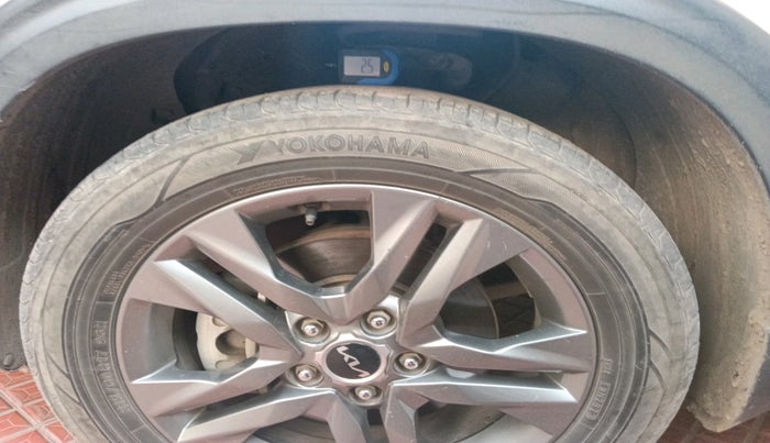 2021 KIA SELTOS HTX 1.5 PETROL, Petrol, Manual, 1,25,903 km, tyre