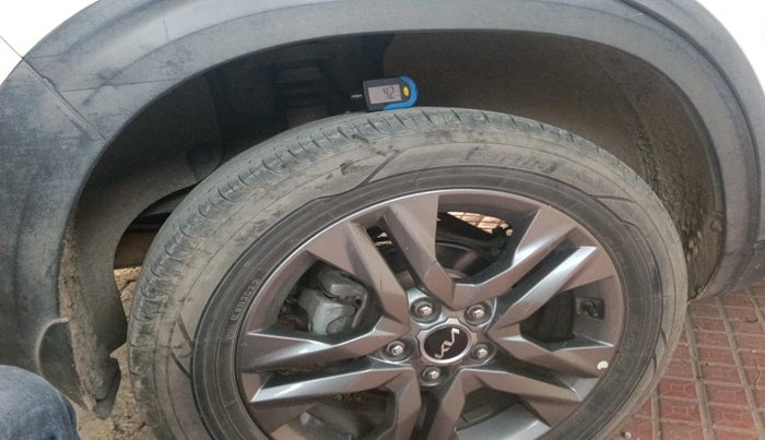 2021 KIA SELTOS HTX 1.5 PETROL, Petrol, Manual, 1,25,903 km, tyre