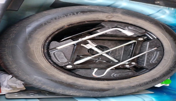 2017 Tata NEXON XZ PLUS PETROL, Petrol, Manual, 98,982 km, tyre