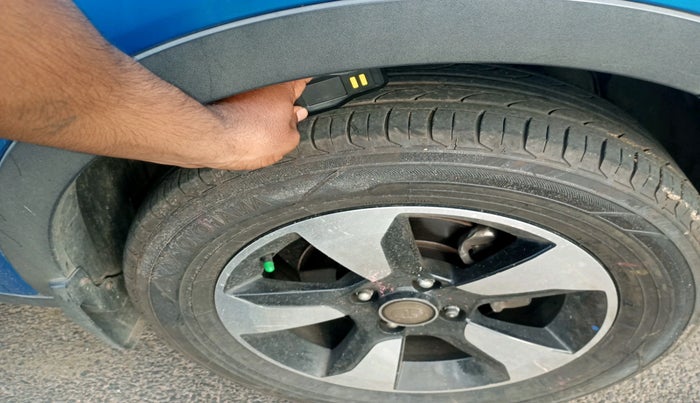 2017 Tata NEXON XZ PLUS PETROL, Petrol, Manual, 98,982 km, tyre