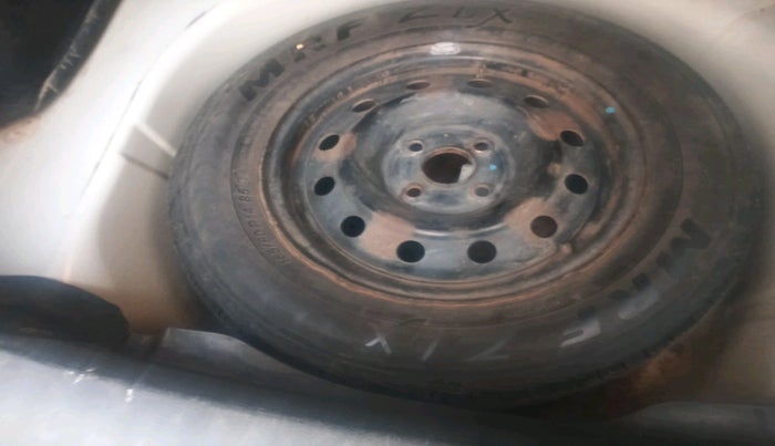 2014 Maruti Swift Dzire ZXI, Petrol, Manual, 74,849 km, tyre