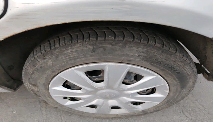 2012 Ford Figo ZXI 1.4 DIESEL, Diesel, Manual, 1,17,154 km, tyre