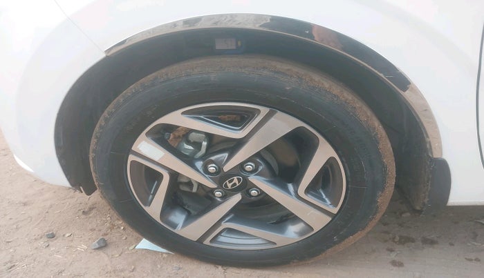 2021 Hyundai AURA SX PLUS 1.2 AMT, Petrol, Automatic, 32,687 km, tyre