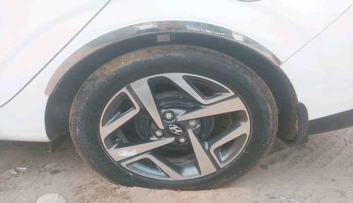 2021 Hyundai AURA SX PLUS 1.2 AMT, Petrol, Automatic, 32,687 km, tyre