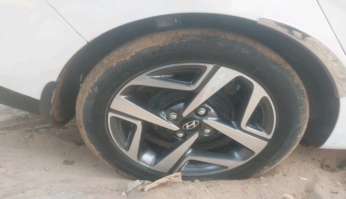 2021 Hyundai AURA SX PLUS 1.2 AMT, Petrol, Automatic, 32,687 km, tyre