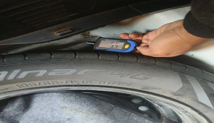 2019 Hyundai VENUE SX PLUS 1.0 TURBO DCT, Petrol, Automatic, 1,28,485 km, tyre